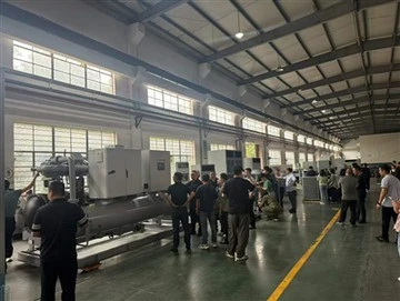 Sute de lideri ai industriei s-au adunat la Ningbo pe 13 mai – sunt martorii nașterii unei noi generații de aparate de aer condiționat Hisurp fabricate în China